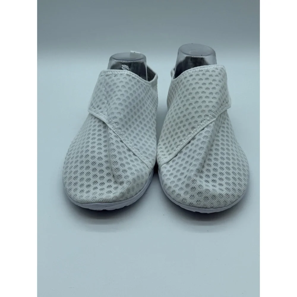 White Mesh Water Shoes Aqua Socks Hook and Loop Closure Size XXL Unisex 11-12